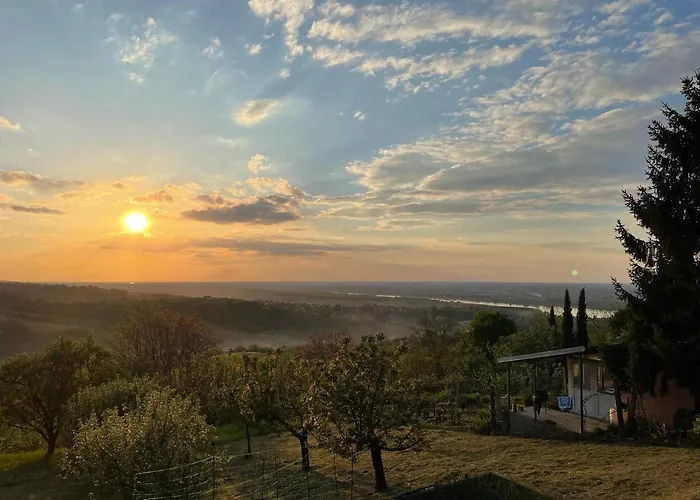 Nyaraló Teja Ledince