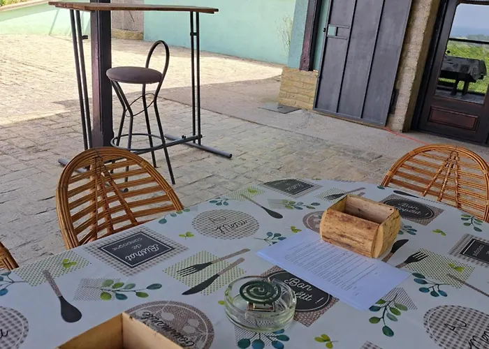 Nyaraló Teja Ledince