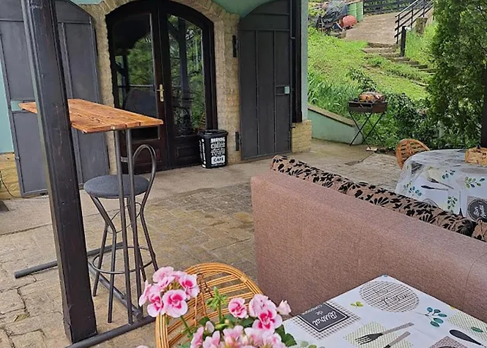 Nyaraló Teja Ledince