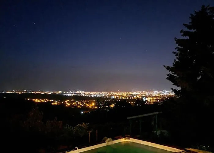 Nyaraló Teja Ledince